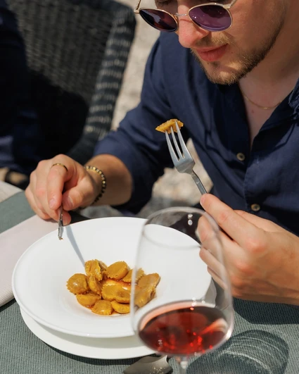 Light Lunch in Wine Resort: L’Aperitivo Creativo Vista Lago a Lazise 5